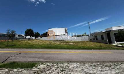 Terreno  de esquina 666m² - Colinas do Paratehy Norte