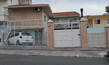 Casa com 4 quartos à venda na Rua Dona Lídia, 1280, Serraria, São José