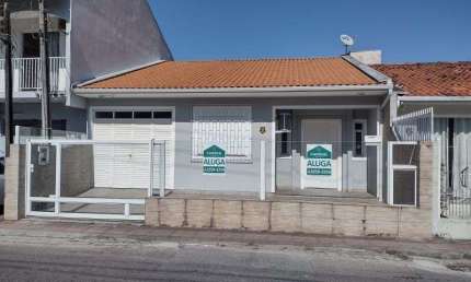 Casa com 3 quartos para alugar na Rua José João de Souza, 519, Roçado, São José
