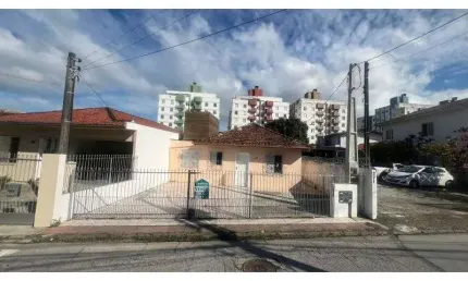 Casa com 3 quartos à venda na Travessa José João dos Passos, 117, Praia Comprida, São José