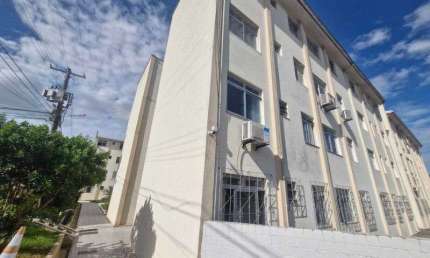 Apartamento com 2 quartos para alugar na Rua Ida Constantino Zuchinali, 120, Praia Comprida, São José