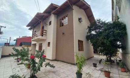 Casa com 4 quartos à venda na Rua Princesa Isabel, Forquilhinhas, São José