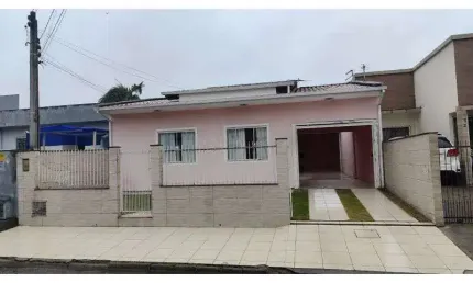 Casa com 4 quartos para alugar na Rua das Perobas, 46, Madri, Palhoça