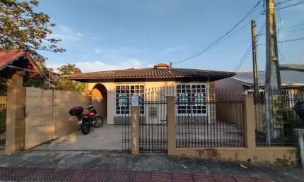 Casa com 3 quartos para alugar na Rua Manuel Bandeira, 341, Areias, São José