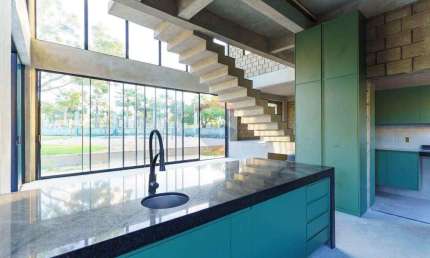 Casa Moderna com Estilo Industrial no condomínio Jardins Terra Brasillis – Harmonia com a Natureza