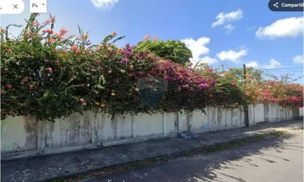 Casa ampla  no Parque Manibura  com 12 vagas de estacionamento.