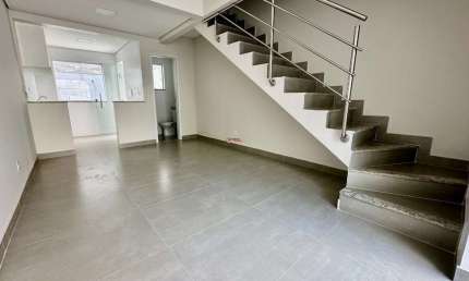 Casa com 2 quartos à venda na Rua Professora Vicentina Barreto, 1, Planalto, Belo Horizonte por R$ 425.000