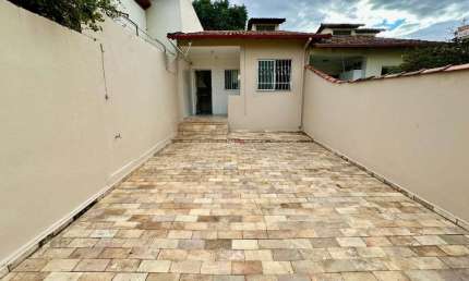 Casa com 2 quartos à venda na Rua Radeck Muzzi, 902, Santa Amélia, Belo Horizonte por R$ 580.000