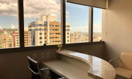 Sala/conjunto comercial no bairro MENINO DEUS em Porto Alegre - SA530