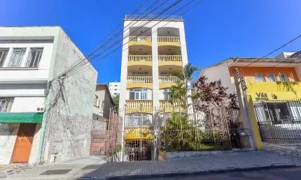 Cobertura duplex à venda – potencial para retrofit no centro de curitiba!