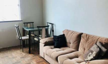 APARTAMENTO 2 QUARTOS REFORMADO ESCADA À VENDA NA BARRA!