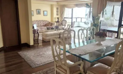 APARTAMENTO 4 SUÍTES VARANDA LAVABO 3 GARAGENS DEPÓSITO PISCINA À VENDA NA GRAÇA!