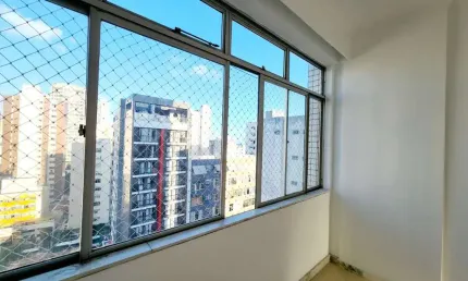 APARTAMENTO NASCENTE 3 QUARTOS SUÍTE VARANDA DEPENDÊNCIA GARAGEM À VENDA NA BARRA!