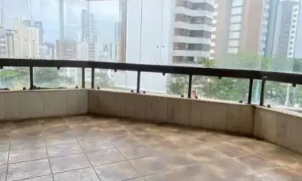 APARTAMENTO 4 QUARTOS 3 SUÍTES VARANDA DEPENDÊNCIAS 3 GARAGENS À VENDA NA BARRA!