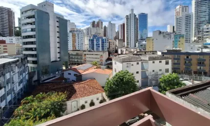 APARTAMENTO 3 QUARTOS SUÍTE VARANDA NASCENTE ELEVADOR GARAGEM PISCINA À VENDA BARRA!