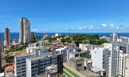 APARTAMENTO 2 QUARTOS VARANDA VISTA MAR NASCENTE DEPENDÊNCIA GARAGEM À VENDA NA BARRA!