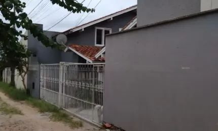 Duas casas no mesmo terreno com 2 dormitórios cada  um