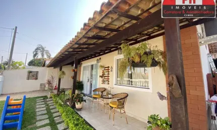 Casa linear 3 qtos Quintal no Condomínio Portal das Flores