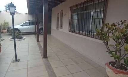 Casa Linear com 4 quartos ( 2 suítes)  -  Piscina Churrasqueira Edícula