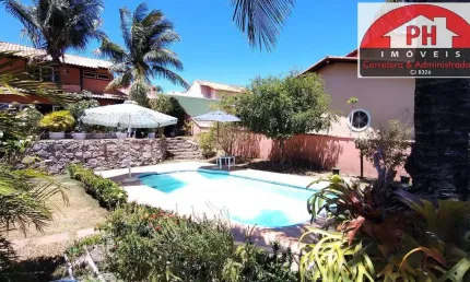Maravilhosa casa com piscina em condomínio fechado em Praia Linda