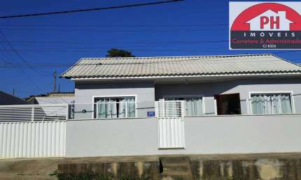 Linda Casa Plana de 2 quartos com suíte NOVA em Praia Linda