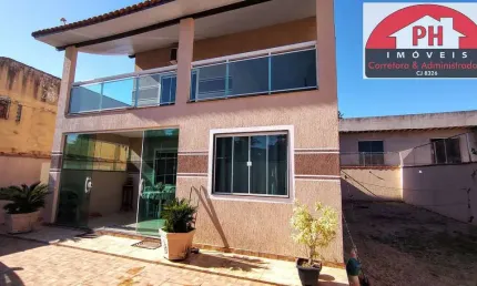 Excelente Casa Duplex de 4 quartos com 2 suítes em Praia Linda
