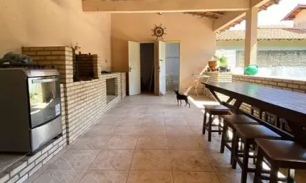 Casa ampla com 5 quartos - seu novo negocio na estação