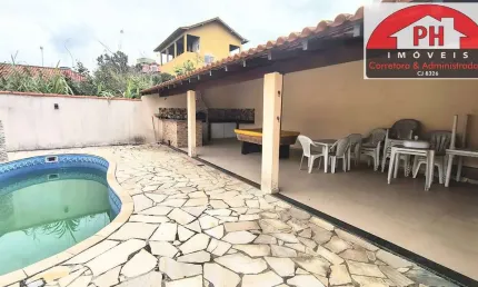 Linda casa com 3 quartos com piscina e área gourmet