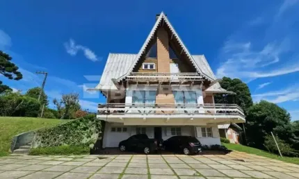 SOBRADO DE ALTO PADRÃO NA COLINA - CAMPOS DO JORDÃO