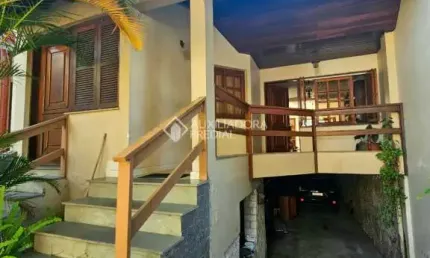 Casa com 4 quartos à venda na Rua Bezerra de Menezes, 135, Passo da Areia, Porto Alegre, 420 m2 por R$ 2.500.000