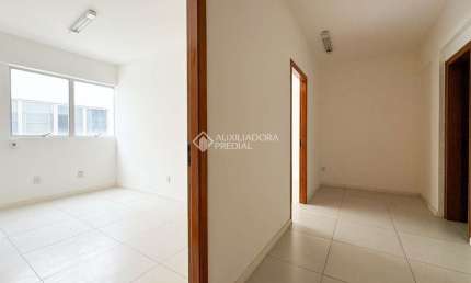 Sala comercial à venda na Rua Felipe Camarão, 736, Rio Branco, Porto Alegre, 35 m2 por R$ 189.000