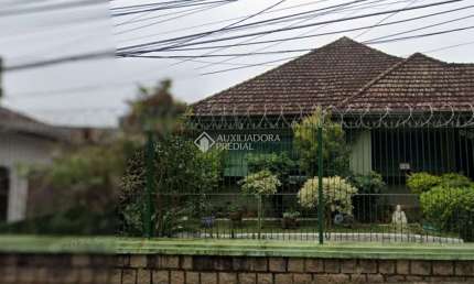 Casa com 3 quartos à venda na Rua Delfino Riet, 116, Santo Antônio, Porto Alegre, 1009 m2 por R$ 1.490.000