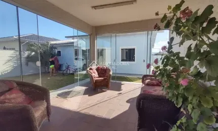 Casa com 5 quartos à venda na Avenida Astrogildo Quadros, 120, Pinheira, Palhoça, 160 m2 por R$ 850.000