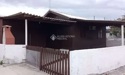 Casa com 3 quartos à venda na 1000, 10, Balneário Ponta do Papagaio (Ens Brito), Palhoça, 130 m2 por R$ 850.000