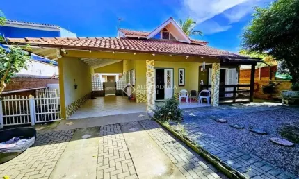 Casa com 3 quartos à venda na marcilio dias, 952, pinheira, palhoça, 185 m2 por r$ 845.000