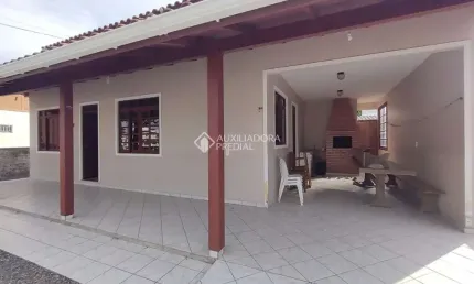 Casa com 3 quartos à venda na rodovia aderbal ramos da silva, 1652, pinheira, palhoça, 428 m2 por r$ 690.000