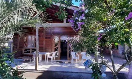 Casa com 4 quartos à venda na Avenida Astrogildo Quadros, 106, Pinheira, Palhoça, 70 m2 por R$ 695.000