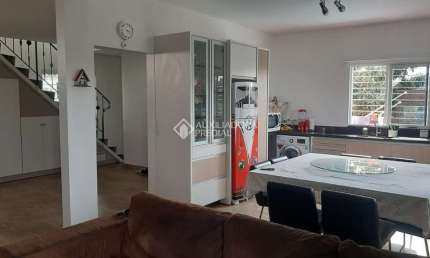Casa com 2 quartos à venda na Servidão Orlando Matias Nau, 21, Boa Vista, Biguaçu, 291 m2 por R$ 690.000