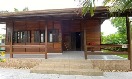 Casa com 3 quartos à venda na holegário josé da luz, 110, ingleses do rio vermelho, florianópolis, 80 m2 por r$ 1.200.000