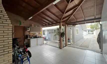 Casa com 2 quartos à venda na Rua Santa Maria, 250, São Sebastião, Palhoça, 59 m2 por R$ 433.000