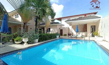 LINDA CASA ALTO PADRÃO EM VILAS DO ATLÂNTICO COM 6 DORMITÓRIOS E PISCINA.