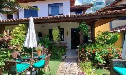 Casa com 3 dormitórios à venda, 180 m² por R$ 650.000 - Buraquinho - Lauro de Freitas/BA