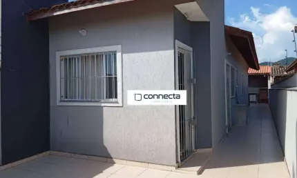 Casa térrea à venda com 03 dormitórios, 01 suíte e 02 vagas em Itanhaém - São Paulo