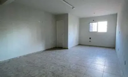 Alugo sala comercial em Manaíra com 30m² em principal.