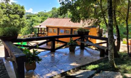 Sitio à venda em Santo Antônio do Pinhal com potencial para restaurante.
