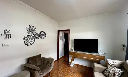 Excelente casa térrea reformada no centro de são bento do sapucaí!