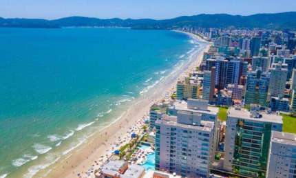 Apartamento para Venda Apartamento com 2 dormitórios, sendo 1 suíte, sacada e garagem na Meia Praia em Itapema. ITAPEMA