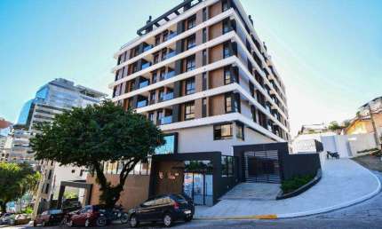Apartamento para Aluguel Apartamento de 3 suítes e 2 garagens no Edifício Lago De Garda no Centro de Florianopolis. FLORIANOPOLIS