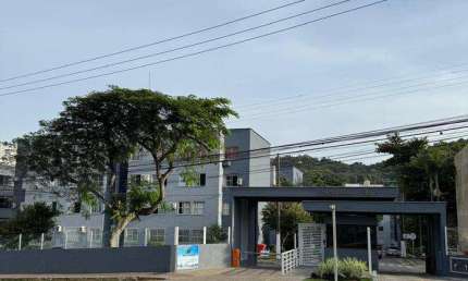 Apartamento para Venda Apartamento de 2 dormitórios reformado, com estacionamento. FLORIANOPOLIS