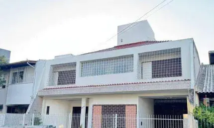 Casa Residencial para Venda Casa com elevador, 3 suítes e piscina no Bairro Bom Abrigo! FLORIANOPOLIS